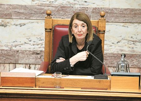 Αναζητούν διέξοδο με κινδυνολογία και πάρε-δώσε         παροχών