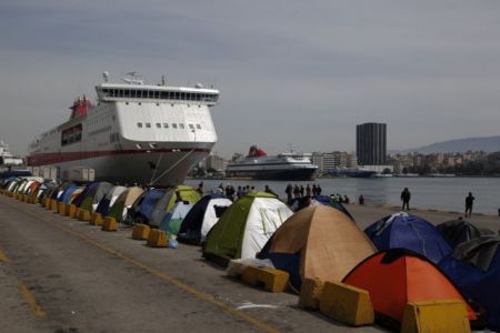 Δύο συλλήψεις στο λιμάνι του Πειραιά για εξαπάτηση προσφύγων
