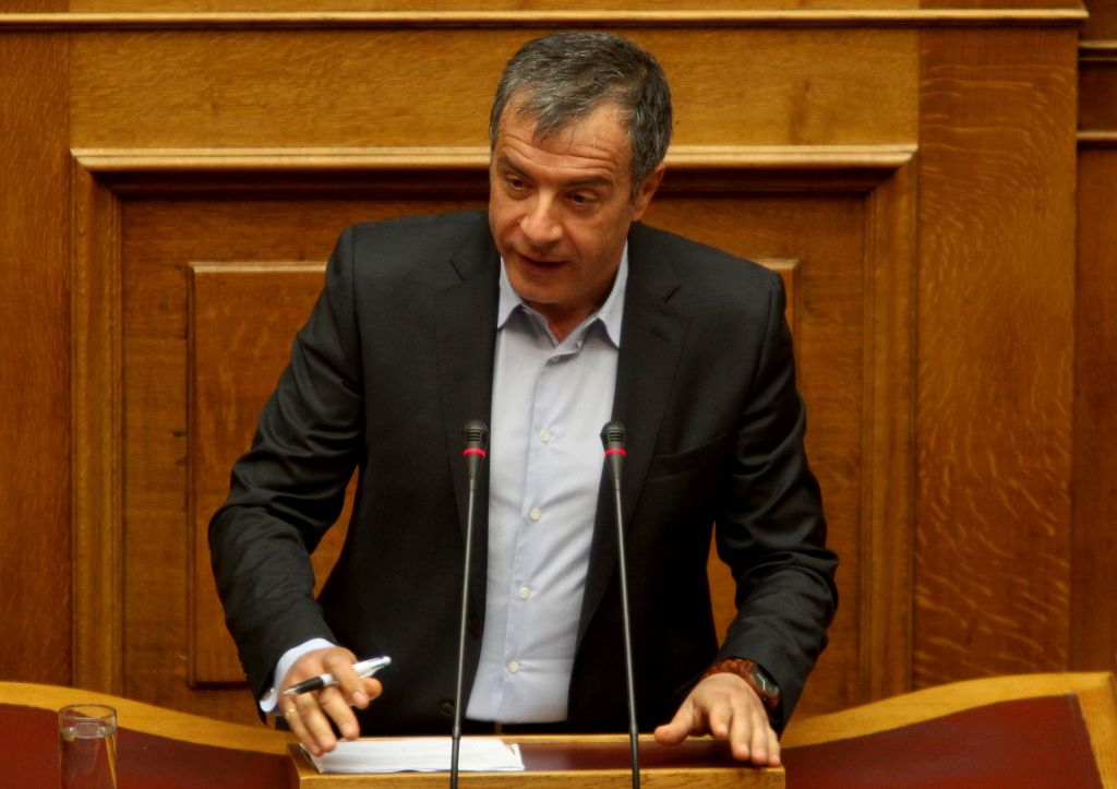 Θεοδωράκης: Η μεσαία τάξη διώκεται για να μη μειωθεί η κρατική σπατάλη