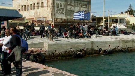 Chios: Frustrated refugees attempt to swim back to Turkey