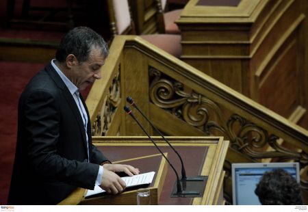 Θεοδωράκης: Δεν χρειαζόμαστε εχθρούς, αλλά στέρεες συμμαχίες