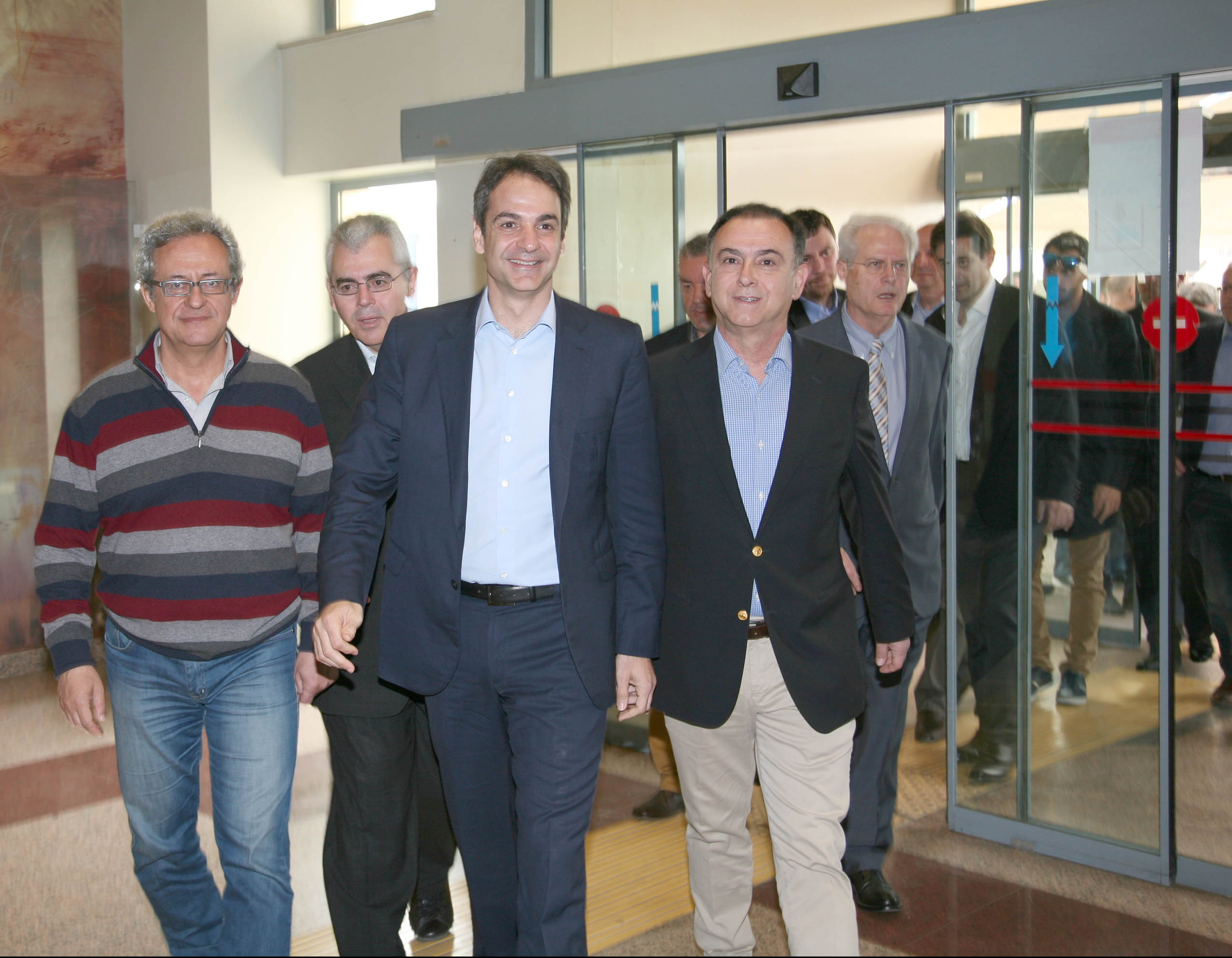 Απορίες Μητσοτάκη για τον χρόνο διαρροής των Wikileaks