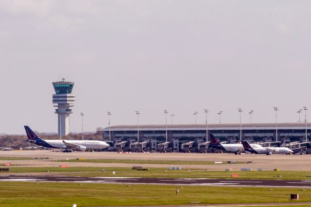 Συμβολικά λειτούργησε για πρώτη μέρα το αεροδρόμιο των Βρυξελλών | tovima.gr