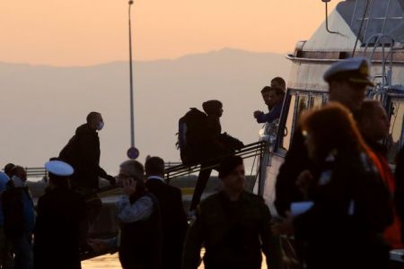First group of migrants returns to Turkey from Greek islands