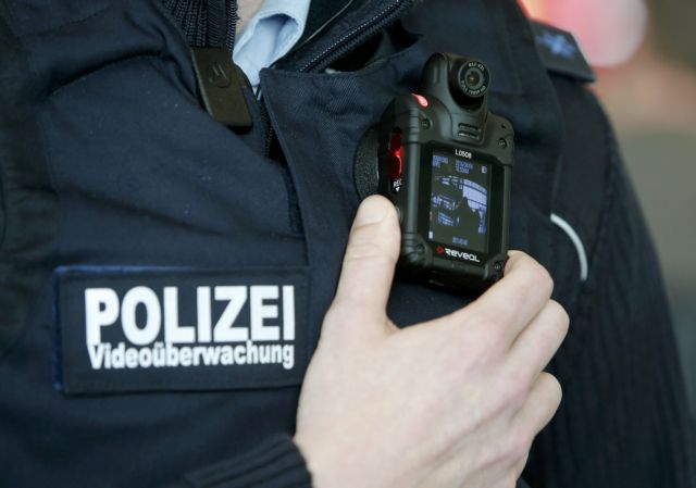Έφοδος 900 αστυνομικών σε οίκο ανοχής στο Βερολίνο | tovima.gr