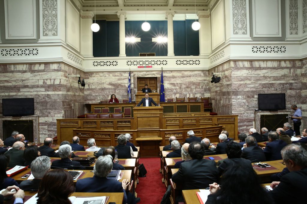 Κατεβάζει τους τόνους η κυβέρνηση για την υπόθεση Novartis – Προτείνει προανακριτική Επιτροπή από τη Βουλή