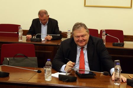 Σφοδρή επίθεση Βενιζέλου κατά Παπαγγελόπουλου στην σκιά των Wikileaks στην Επιτροπή Θεσμών της Βουλής
