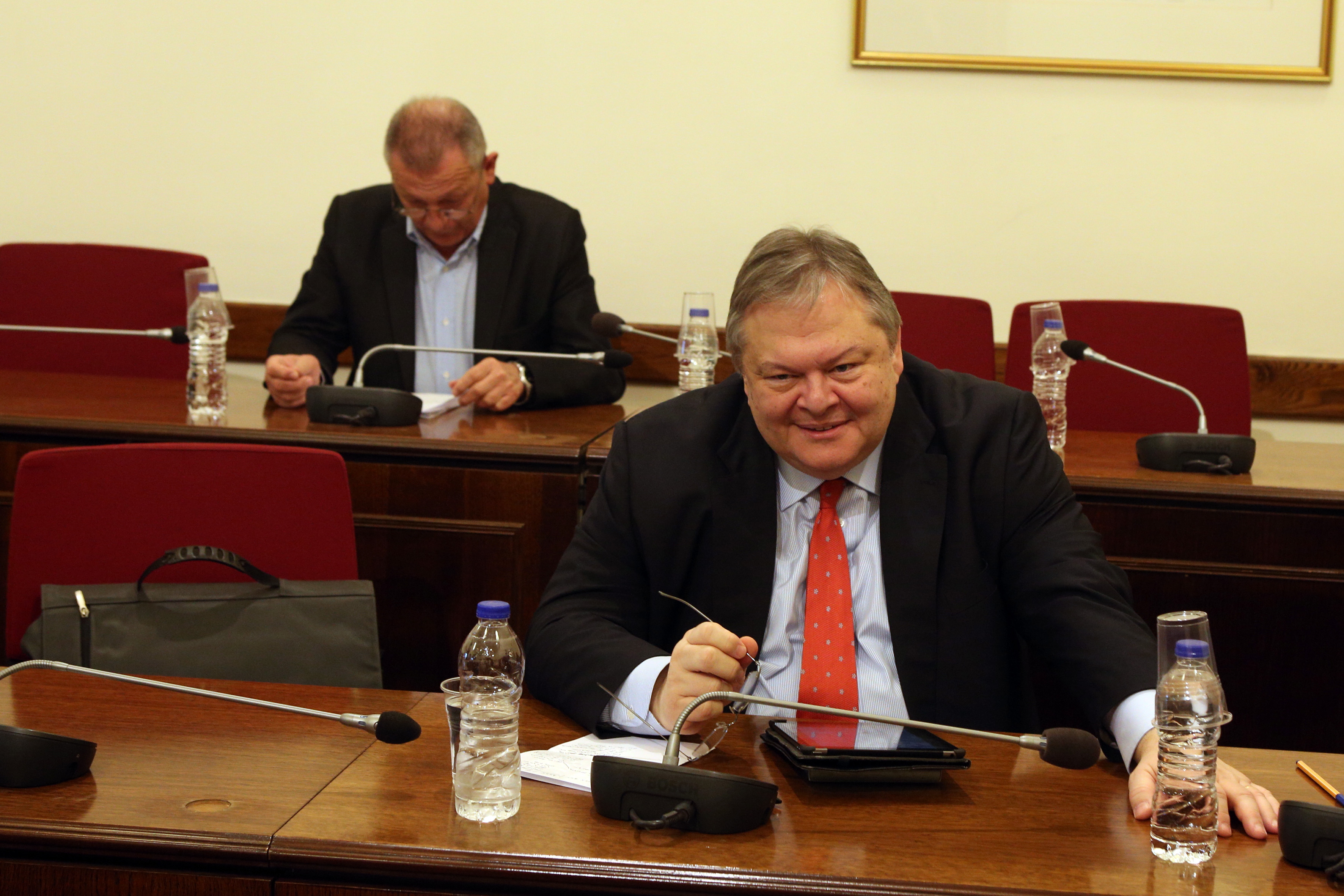 Σφοδρή επίθεση Βενιζέλου κατά Παπαγγελόπουλου στην σκιά των Wikileaks στην Επιτροπή Θεσμών της Βουλής