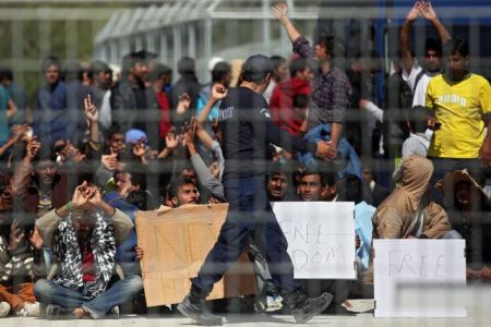 Human Rights Watch criticizes refugee hotspots in Greece