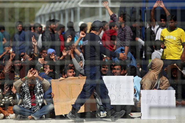 Ελεύθεροι αφήνονται πρόσφυγες και μετανάστες από κλειστές δομές | tovima.gr
