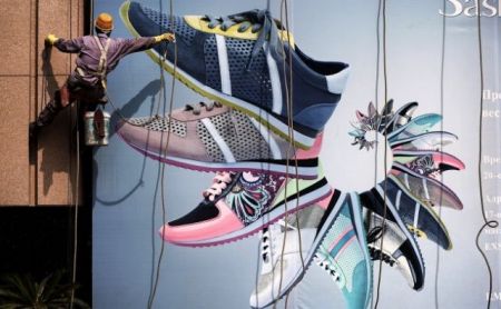 Η οικονομική ανάκαμψη περνάει από το Πεκίνο