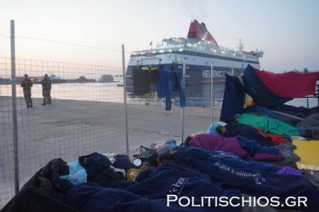 Χωρισμένο στα δύο με συρματόπλεγμα το λιμάνι της Χίου