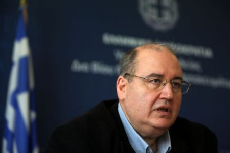 Φίλης:  Στα όρια της συνταγματικής ανοχής το κίνημα «παραιτηθείτε»