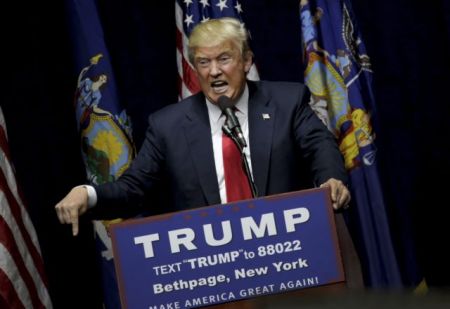 Ο Τραμπ βάζει μάσκα συναίνεσης