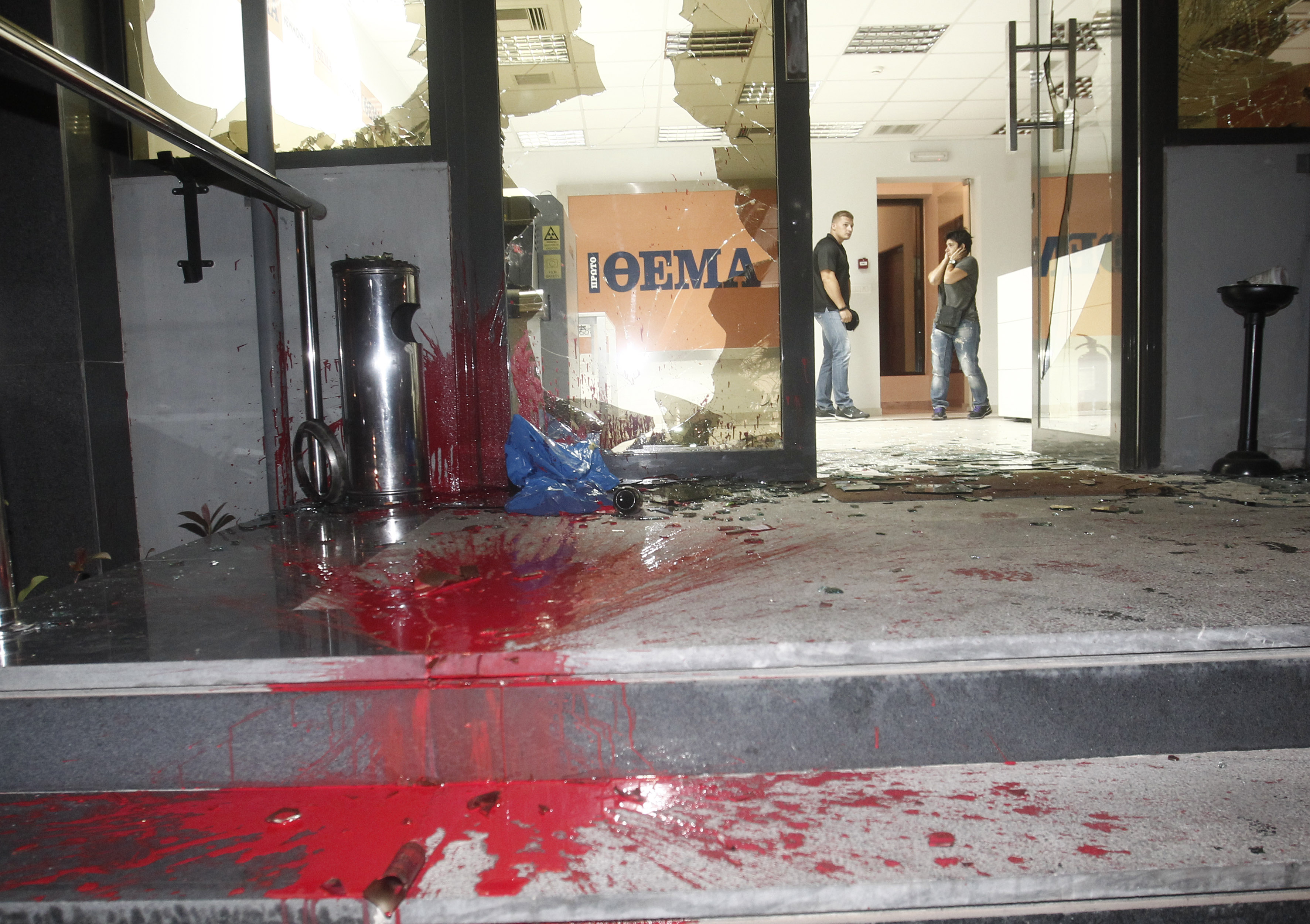 ‘Rouvikonas’ group carries out attack against Proto Thema newpaper