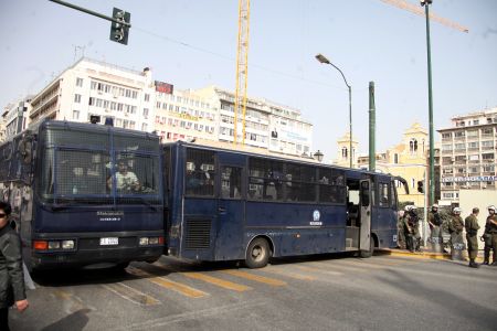 Σοβαρά επεισόδια στον Πειραιά με πρωταγωνιστές ακροδεξιούς