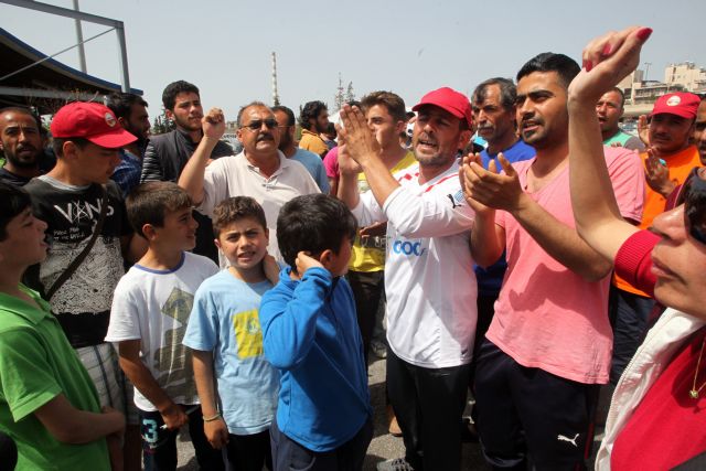 «Ξέρετε πού θα βρούμε διακινητές για να μας περάσουν στα σύνορα;»