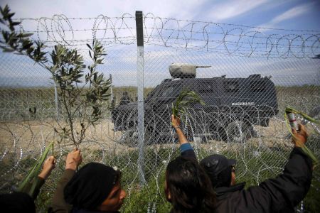 Καζάνι που βράζει η Ειδομένη – Σε επιφυλακή οι αρχές της Ελλάδας και της πΓΔΜ