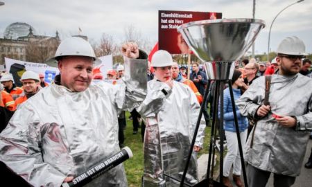 Γερμανία: Στους δρόμους οι εργαζόμενοι μετάλλου