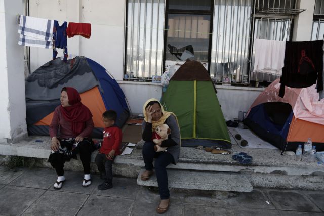 Χάος με τους πρόσφυγες και μετανάστες σε Ελληνικό, Πειραιά