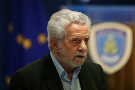 Δρίτσας για πρόσφυγες:Εως το Πάσχα θα έχουν μεταφερθεί από το λιμάνι