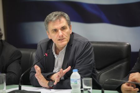 Τσακαλώτος: Δεν νομοθετούμε υποθετικά μέτρα, συζητάμε μηχανισμό δέσμευσης