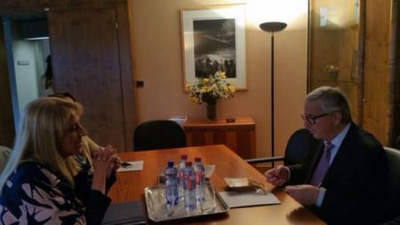 Το προσφυγικό στη συνάντηση Δούρου-Γιούνκερ