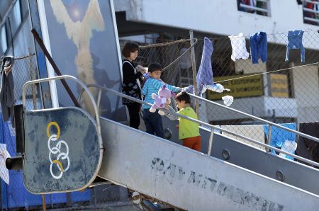 Μουζάλας: Επόμενος στόχος η εκκένωση Ελληνικού – Πειραιά