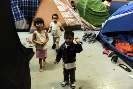 ΚΕΕΡΦΑ: Μαζική απεργία πείνας προσφύγων στο Ελληνικό