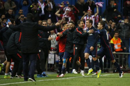 Champions League: Ατλέτικο Μ. – Μπαρτσελόνα (2 – 0) και Μπενφίκα  – Μπάγερν (2-2)