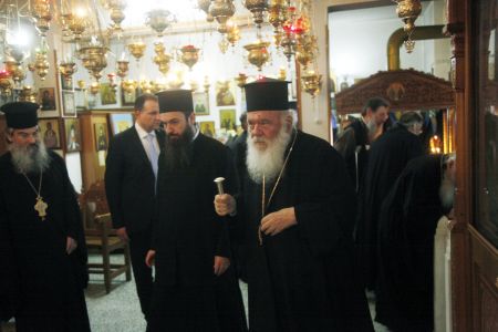 Λέσβος: Κοντά στους πρόσφυγες ο Αρχιεπίσκοπος Ιερώνυμος