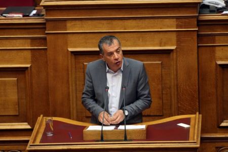 Θεοδωράκης: «Υπάρχουν ΜΜΕ που επιβιώνουν από την εύνοια της κυβέρνησης»