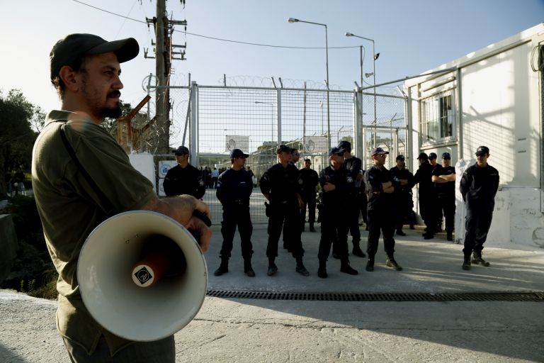 Λέσβος: Μικροεπεισόδιο στο κέντρο κράτησης στη Μόρια | tovima.gr