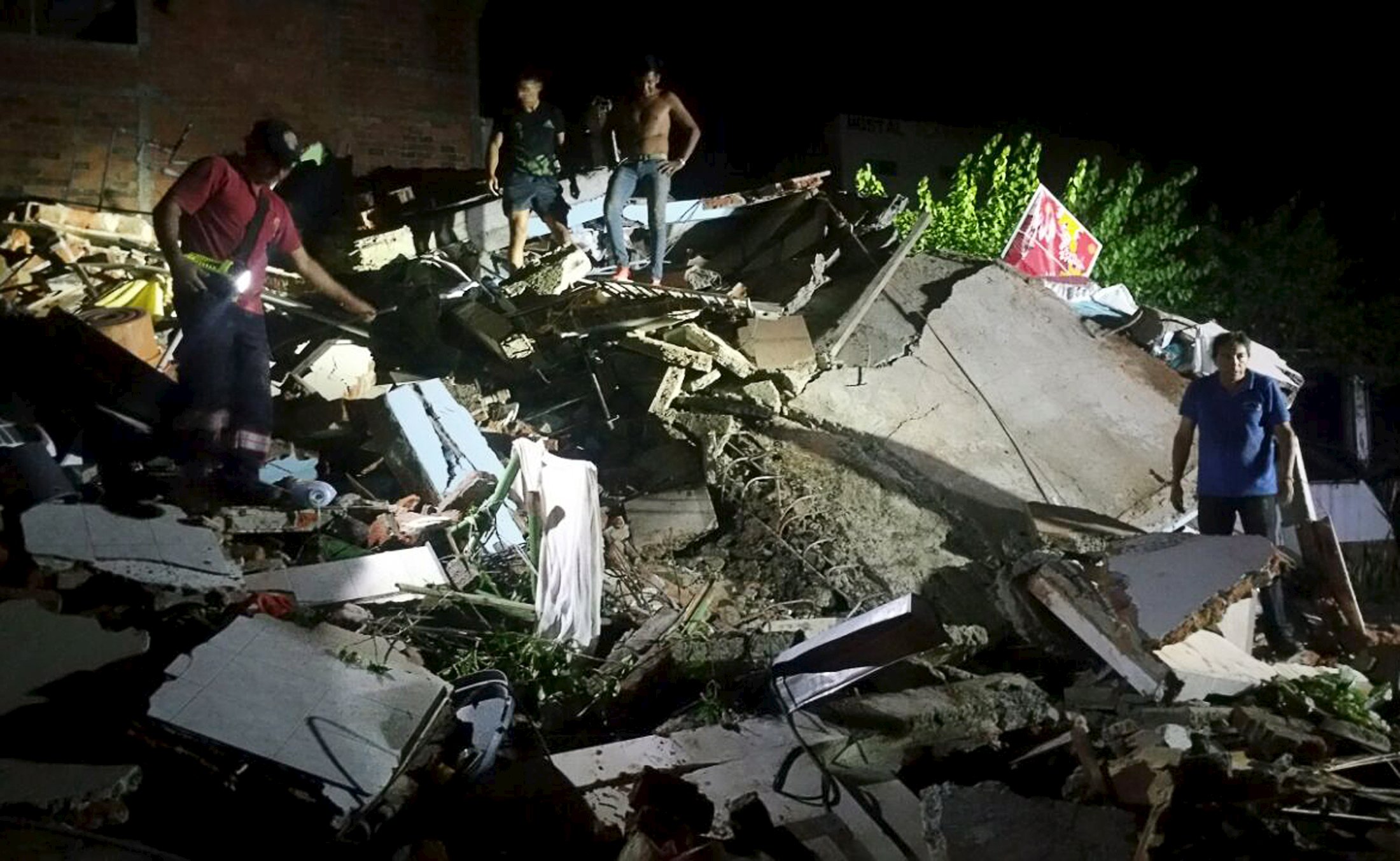 Ισημερινός: Στους 350 οι νεκροί του σεισμού των 7,8 βαθμών
