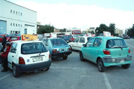 Ξεκινούν και πάλι οι εξετάσεις για τα διπλώματα οδήγησης