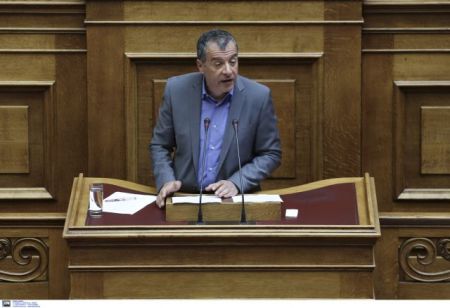 Θεοδωράκης: Δεν υπάρχουν περιθώρια για παιχνίδι με εκλογές ή δημοψήφισμα