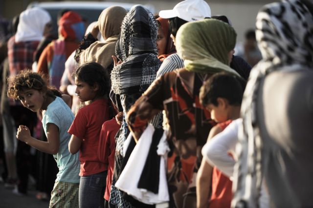 Στον Σκαραμαγκά άλλοι 485 πρόσφυγες – 2.427 στον Πειραιά | tovima.gr