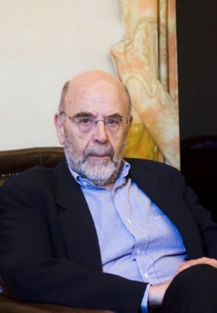 Αντώνης Λιάκος: «Λιγότερα μαθήματα, λιγότερα διαλείμματα και εργασίες αντί εξετάσεων»