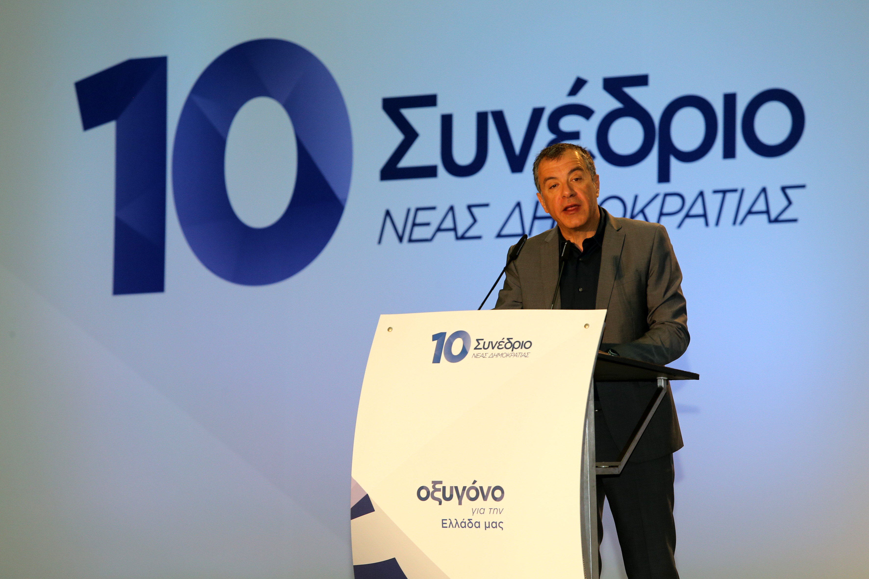 Θεοδωράκης στο συνέδριο: Ελπίζω να αλλάξετε τη ΝΔ