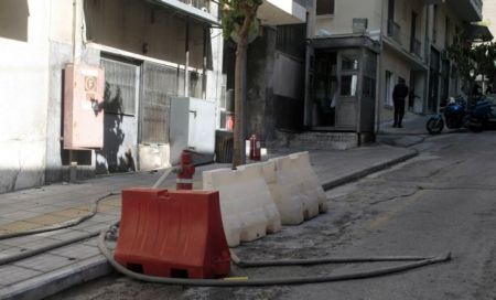 Eπιθέσεις με φωτοβολίδες εναντίον ΜΑΤ στα Εξάρχεια