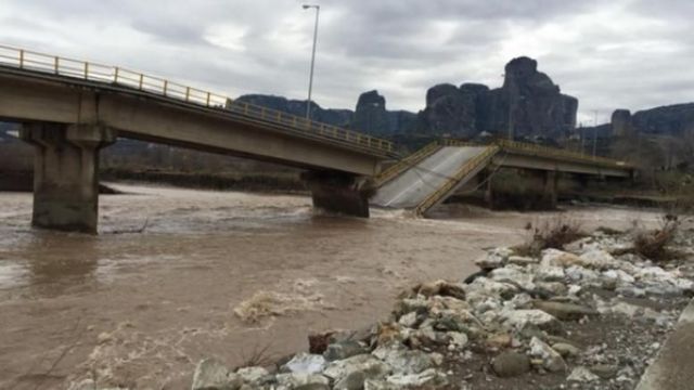 Αδιάβατη ακόμη η γέφυρα της Διάβας στην Καλαμπάκα