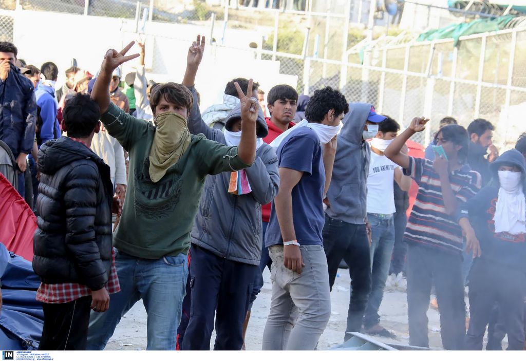 Ενταση στη Μόρια, χειροβομβίδες κρότου-λάμψης από τα ΜΑΤ