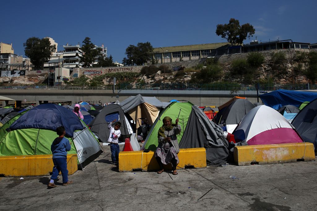 Αδειάζει από πρόσφυγες το λιμάνι του Πειραιά