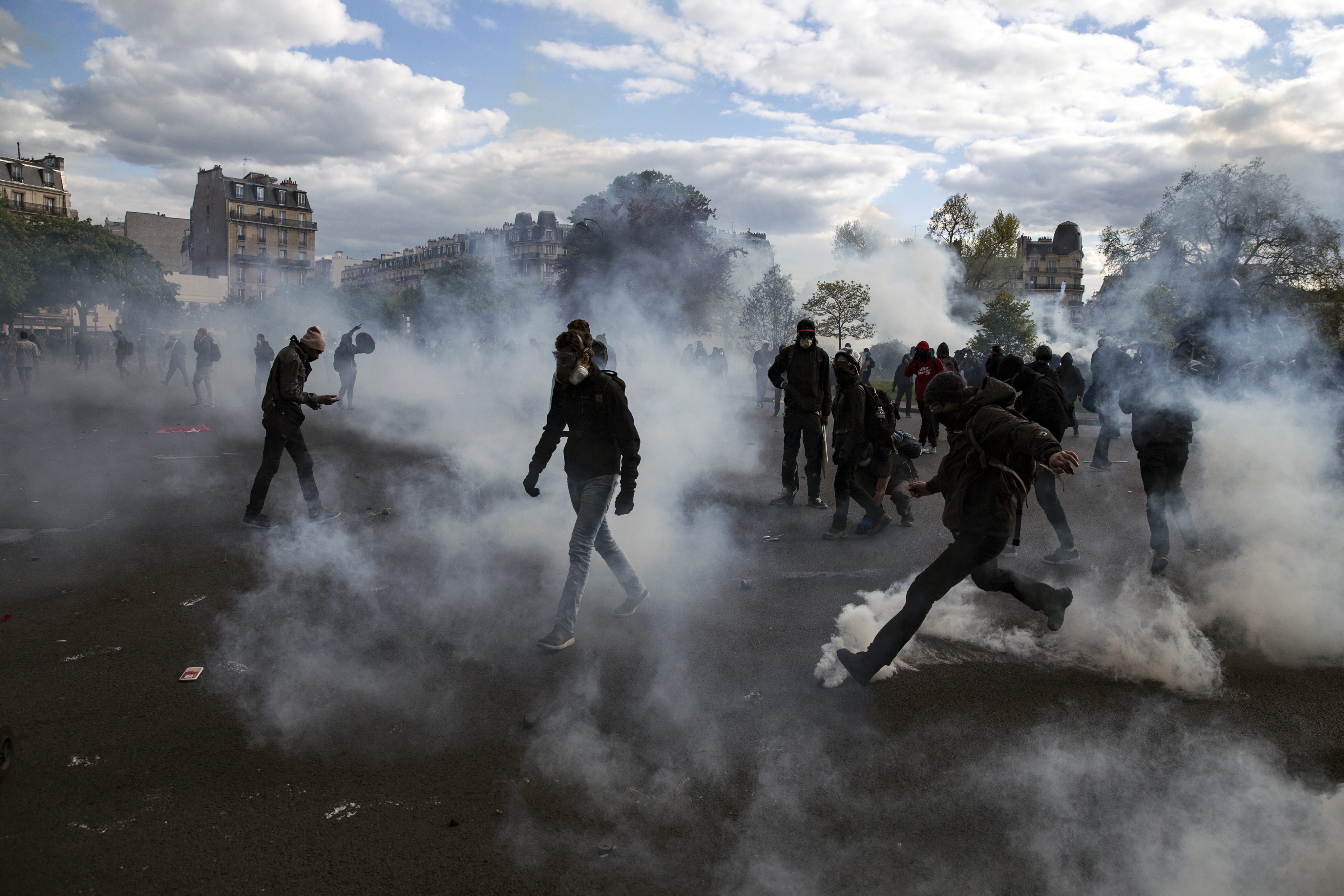 «Πεδίο μάχης» οι δρόμοι της Γαλλίας – Συγκρούσεις διαδηλωτών – αστυνομίας