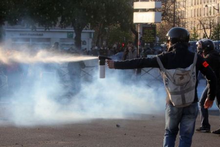 Έρευνα: Οι καθημερινές ταραχές δεν πτοούν τους Γάλλους