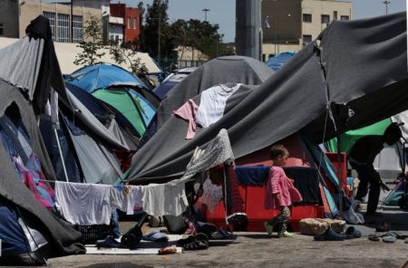 Πάνω από 270 μετανάστες από τον Πειραιά στον Ελαιώνα