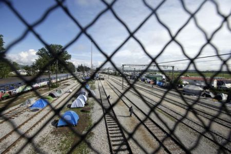 Ευρωβουλευτές: Βελτίωση συνθηκών διαβίωσης για τους πρόσφυγες