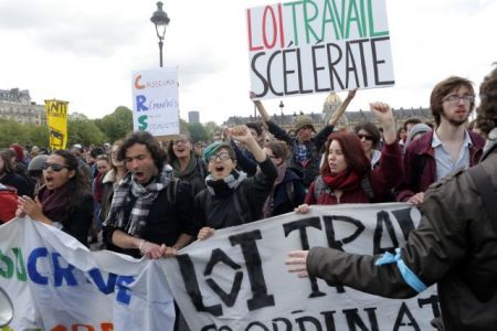 Οι Γάλλοι στους δρόμους: Ενα νομοσχέδιο, πέντε αγκάθια