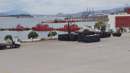 Μετ’ εμποδίων οι καταπλεύσεις πλοίων στον Πειραιά