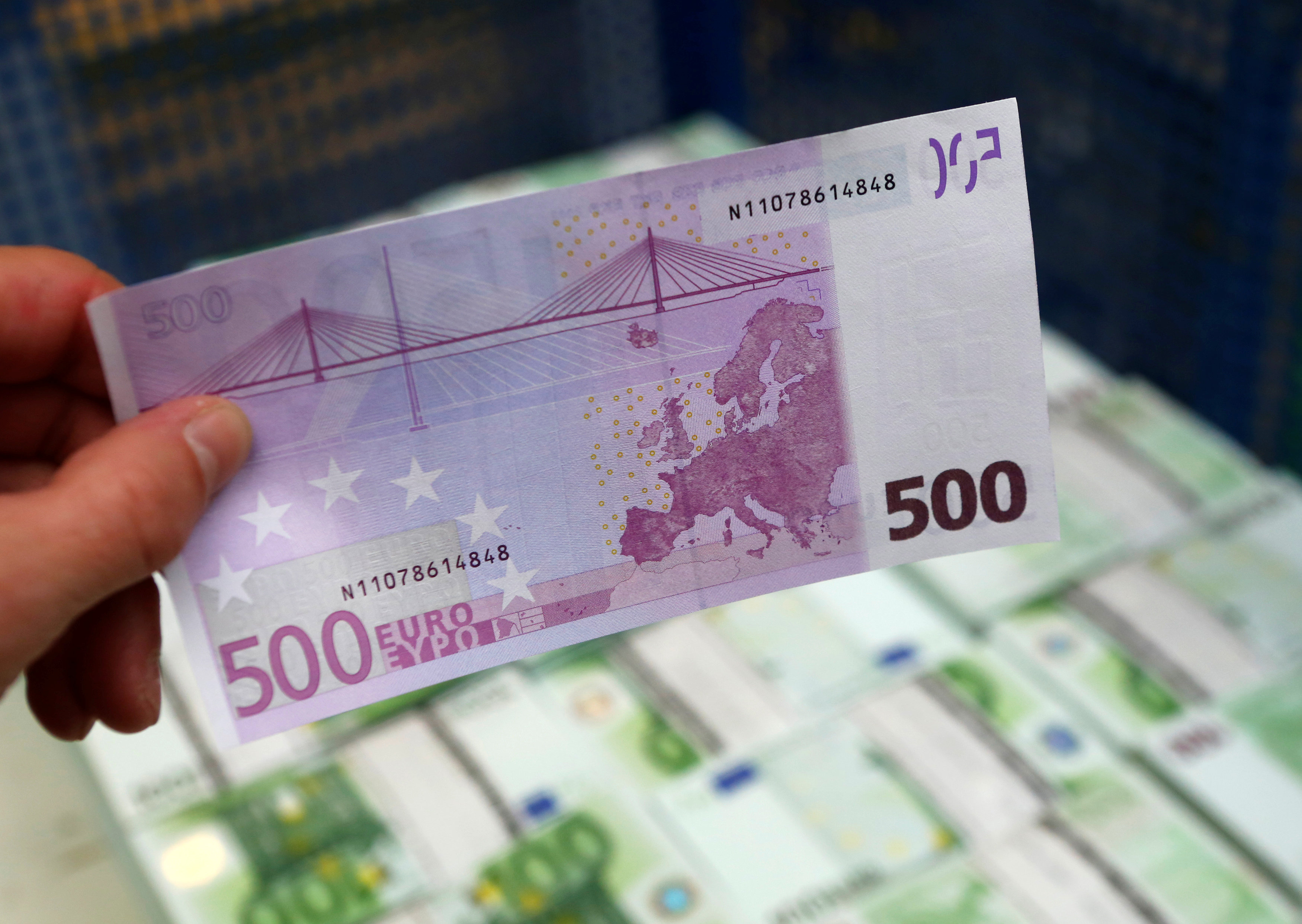 500 евро в рублях на сегодня сколько. 500 Евро. 500 Евро фото. Банкноты евро 500. Купюра 500 евро.